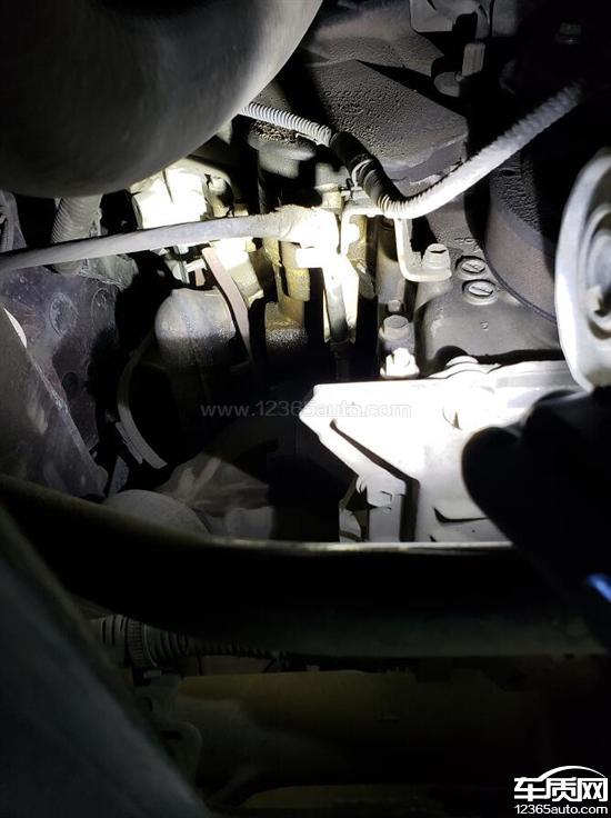 一汽丰田皇冠发动机漏油 转向与刹车异响