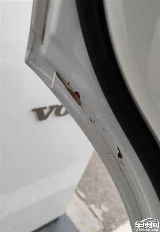 亚太沃尔沃XC60左后门内侧爆漆生锈