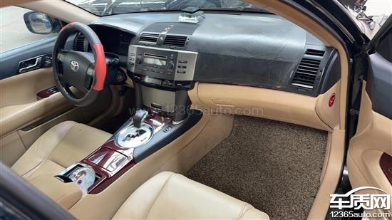 一汽丰田锐志中控仪表台开裂出油严重