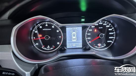 吉利博越仪表盘显示屏花屏要求处理