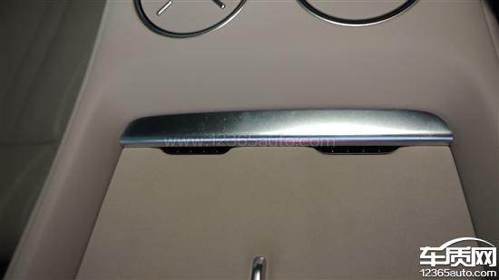 小米YU7手机<em>无线</em><em>充电</em>挡板过低 手机易滑落