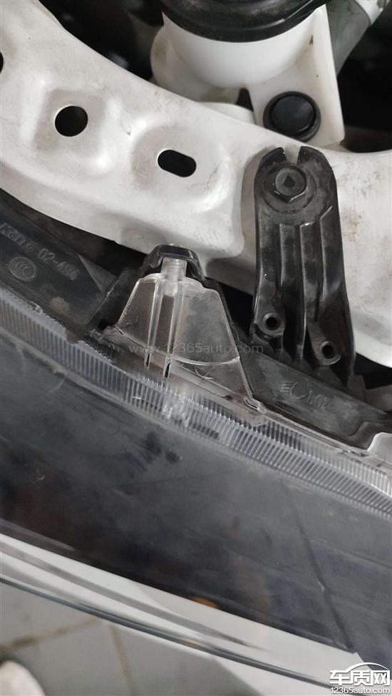 广汽丰田雷凌大灯灯脚非正常断裂 要求处理 -新浪汽车