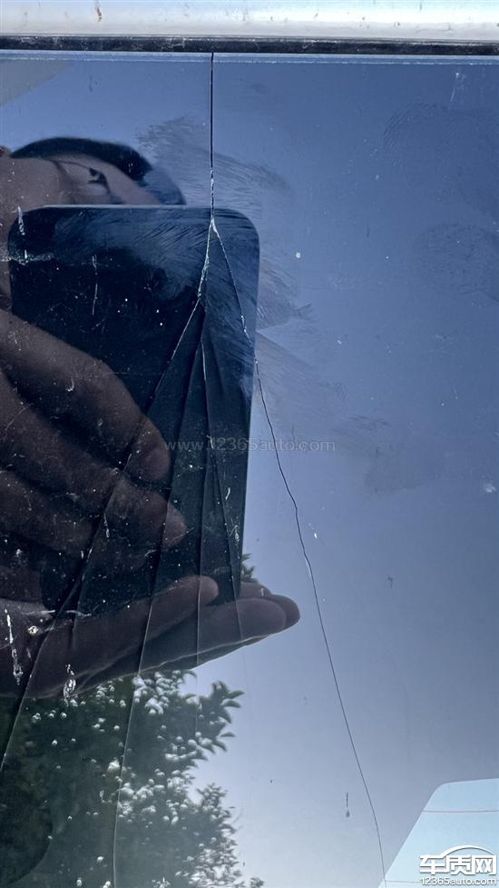 沃尔沃s60更换挡风玻璃后短期内再次开裂-新浪汽车