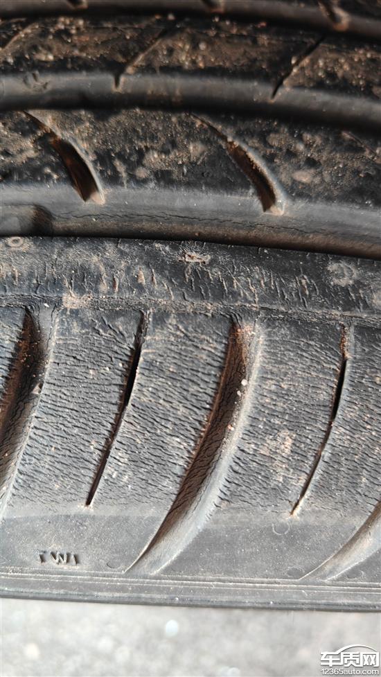 一汽大众捷达vs5玲珑轮胎沟槽内开裂