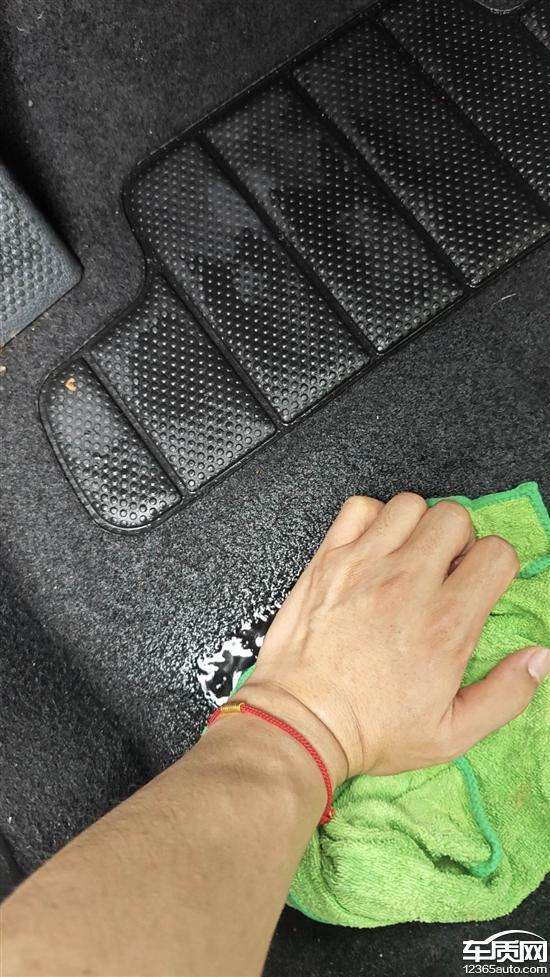 斯柯达Yeti<em>全景</em><em>天窗</em>漏水 要求厂家解决