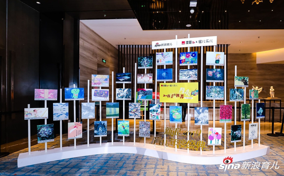 2019孩子的视界公益画展现场