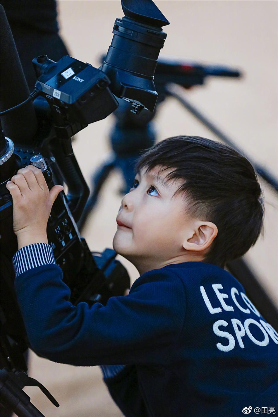 田亮晒小亮仔近照 阳光帅气