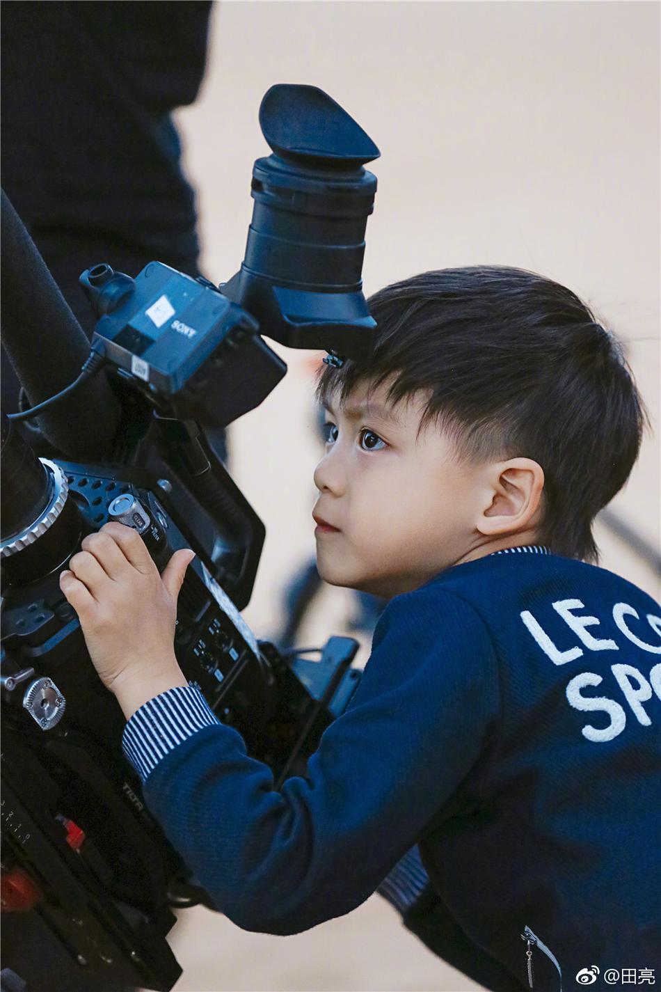 田亮晒小亮仔近照 阳光帅气