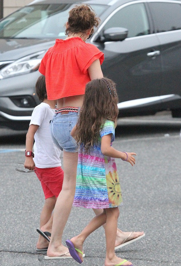 洛佩兹带双胞胎儿女上节目