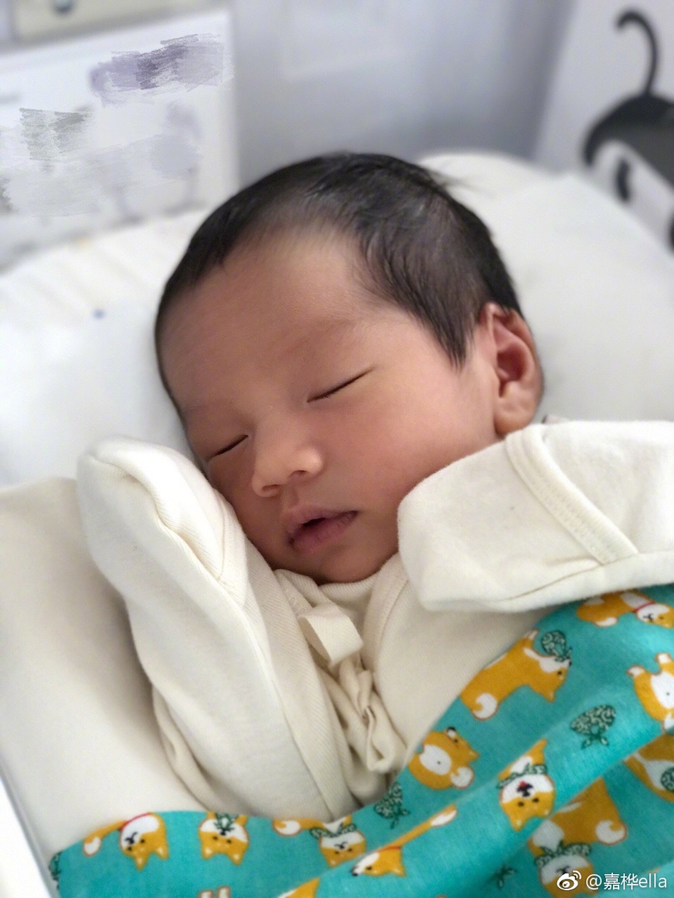 ella儿子满月夫妻分送油饭