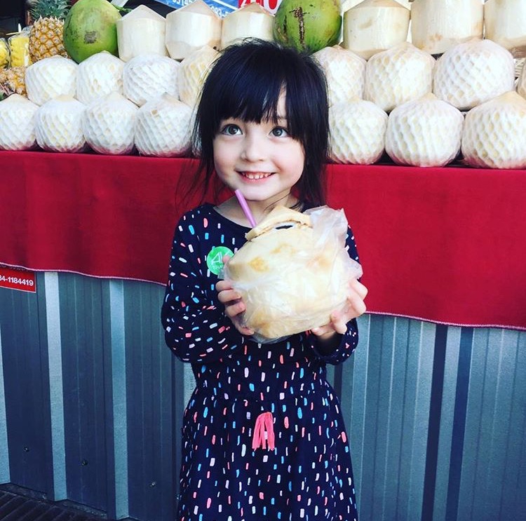 中新混血宝宝可爱的小笼包