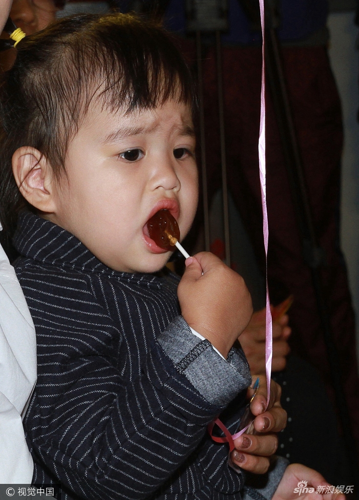 颜艺女帝饺子摆pose求关注