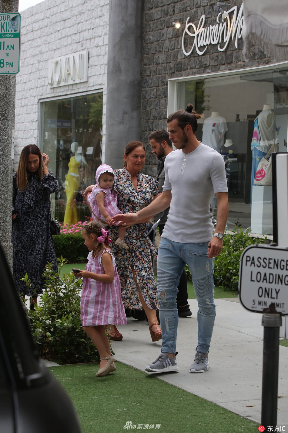 贝尔携妻女度假夺欧冠心情大好