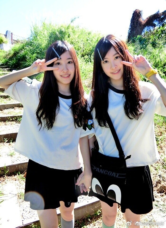 台湾"最美双胞胎"长大了 14年过去更美了
