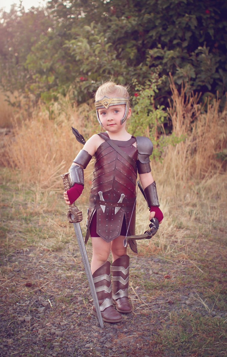 小女孩cos亚马逊女战士