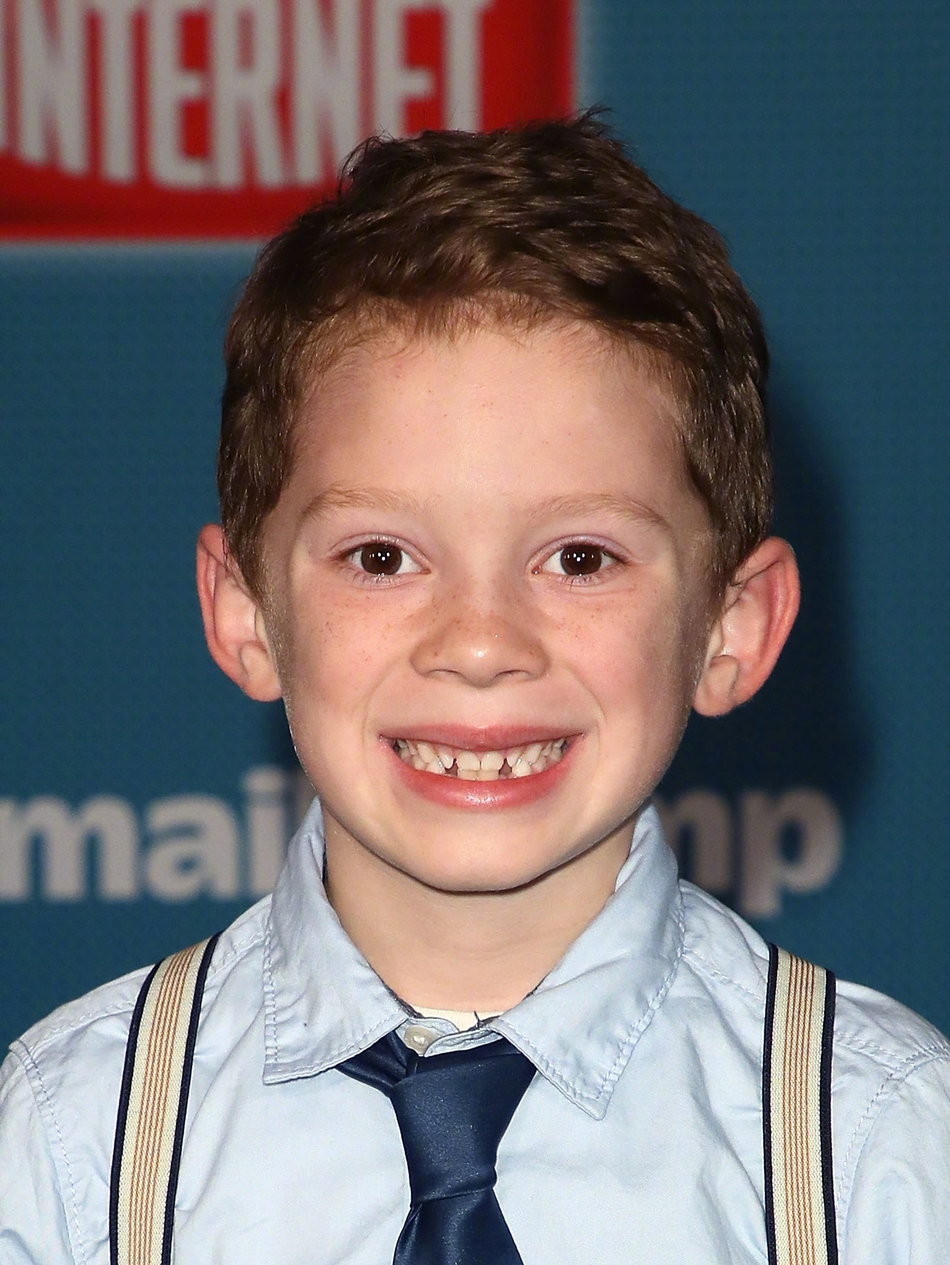 全球首映礼,两个表情包童星"假笑男孩"gavin thomas和"门牙妹"chloe