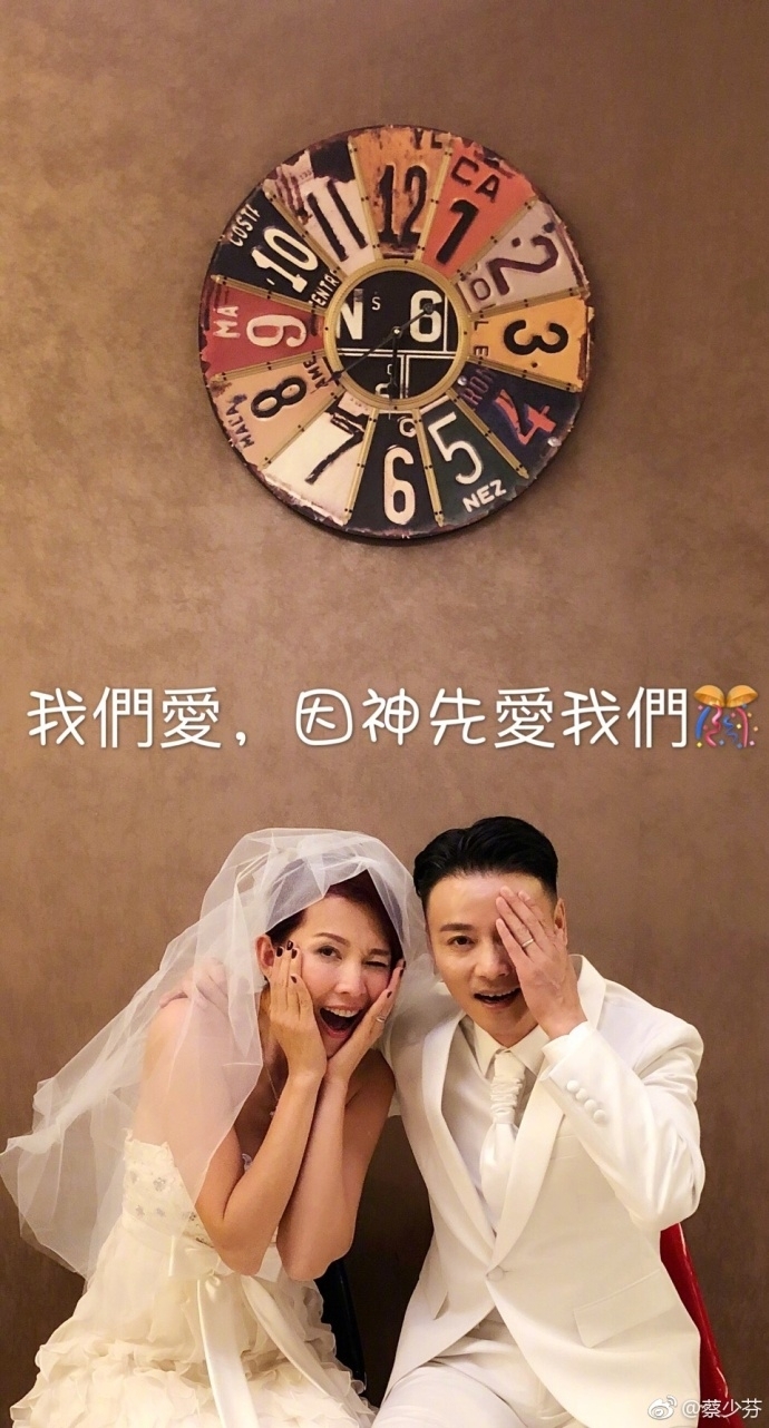 蔡少芬张晋结婚十年拍婚纱照