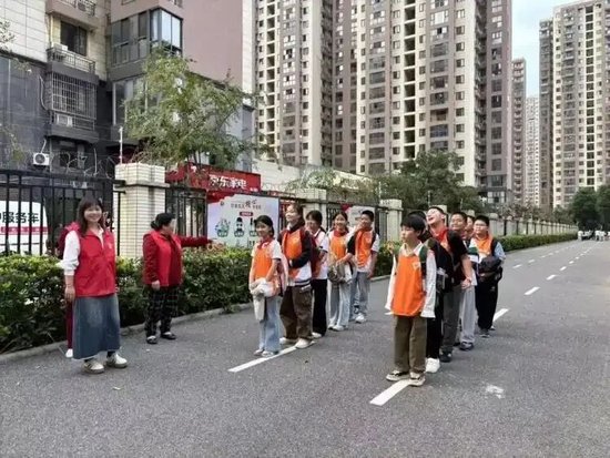 “共享家长”来了，接娃也能互助合作？