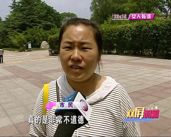 年轻妈妈公交车上哺乳被拍 拍照者连发三四个群|偷拍|哺乳|喂奶_新浪