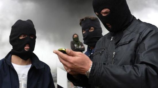 蒙面男绑架儿童警方通报嫌疑人被抓男童获救