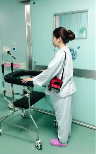 图:产妇在分娩之前使用分娩镇痛泵,减少宫缩疼痛