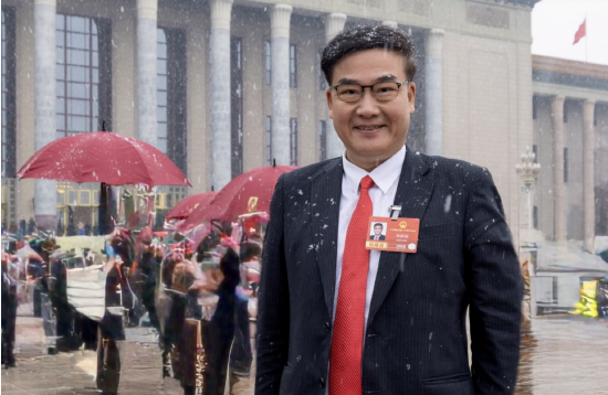 近视低龄化如何破解？人大代表：协同发力减少儿童使用电子产品时长