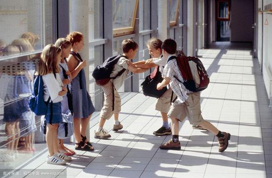 云南昭通一中学20名学生发生群殴?校方:系打闹