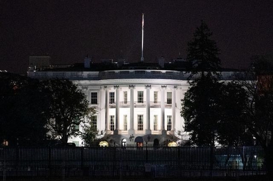 这是2月21日在美国首都华盛顿拍摄的白宫。（图片来源：新华社）