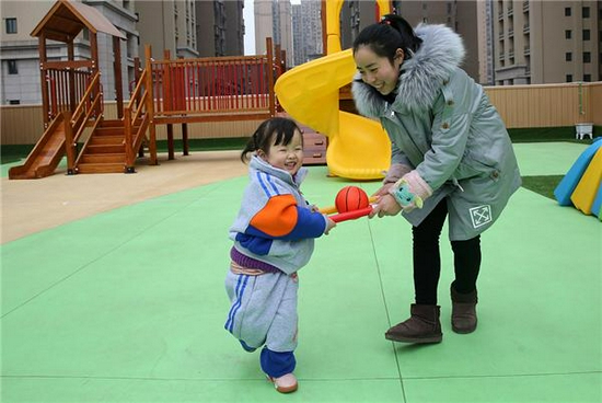 2020年12月31日，四川省内江市高新区第一幼儿园的小朋友和家长共同参加亲子运动会。