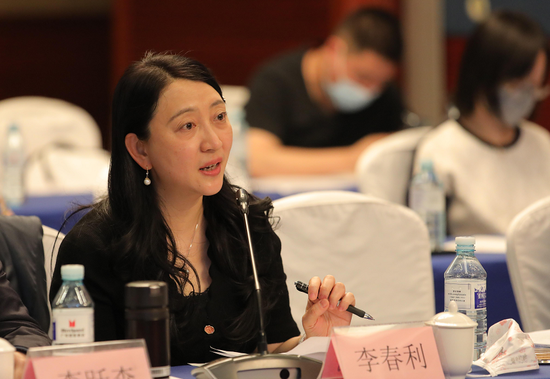 《光明日报》文艺部副主任李春利