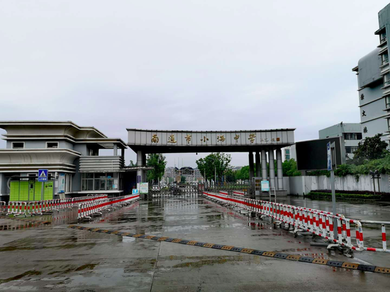 南通市小海中学校门口.新京报记者张芮雪&nbsp;摄