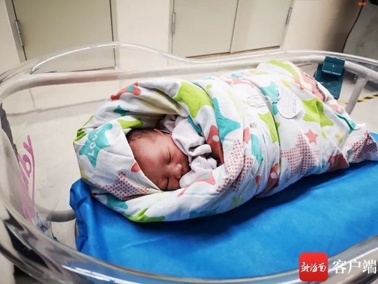 资料图：2021年1月1日上午10点13分，海南省妇女儿童医学中心出生的第二个“元旦宝宝”。记者 王洪旭 摄