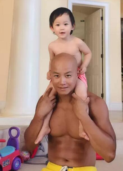 乐嘉与小女儿灵儿。（资料图）