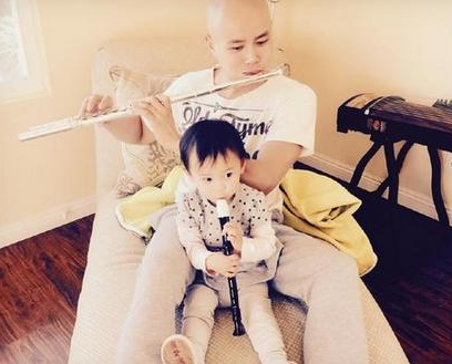 乐嘉与小女儿灵儿。（资料图）