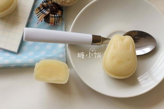 利用小模具做出这样的卡通款式月饼(图)|卡通|牛奶|月饼_新浪育儿_新浪网