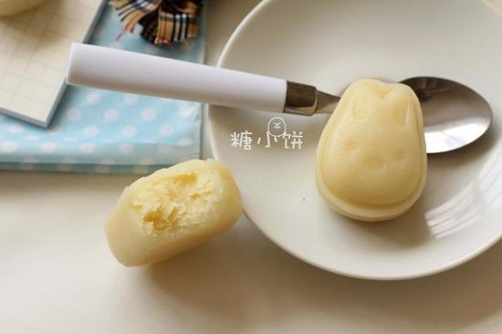 馅料特写~颜色不深可能不是很清楚~
上图是咬开的效果