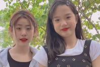 同济校花置身麦田神情陶醉