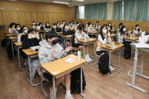 韩教育部：最多三分之二学生同时到校 追加3万人支援_手机新浪网