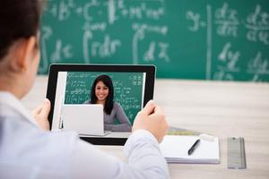 消协揭在线教育平台三大乱象：1小时一对一外教课