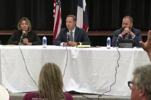 美国得州将对小学枪击案中警方的反应迟缓进行内部审查