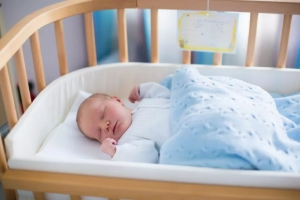 六个月宝宝后半夜夜醒频繁应该怎么办呢？