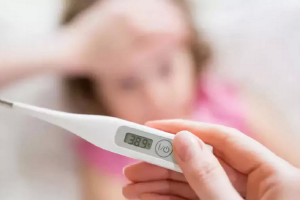 孩子发烧时鼻塞严重需要去医院吗？