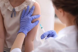  How old can a child get the second shot of chickenpox vaccine?