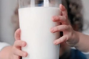 日本宫城县数百名学生饮用学校牛奶后生病