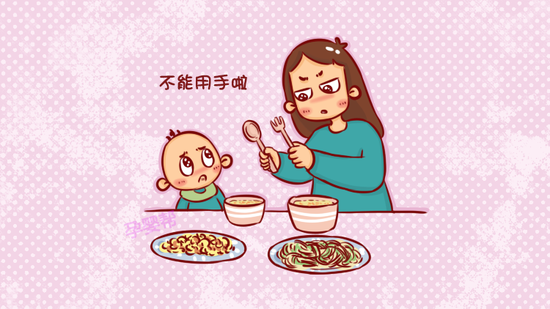 看见宝宝用手抓饭吃,先不要制止