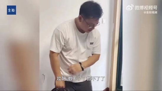 一道题讲了半小时！爸爸辅导作业一拳把自己手锤骨折