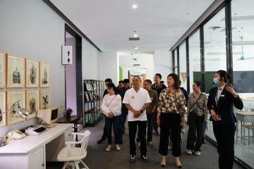 与会嘉宾参观新浪大厦