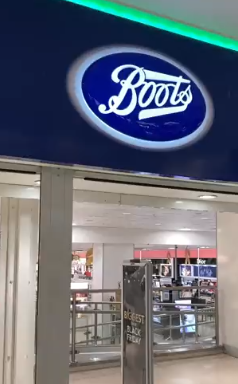 英国博姿门店资料图.图源外媒