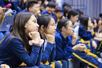 新府学姚宇堃校长：AI时代深耕 “数学 +”，赋能学生创新力|国际教育|新府学|数学|姚宇堃_手机新浪网