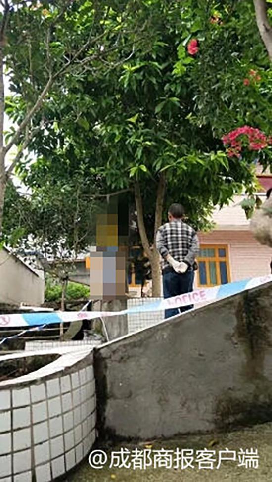 小兰在住家附近一邻居家屋外的大树上被发现上吊身亡.